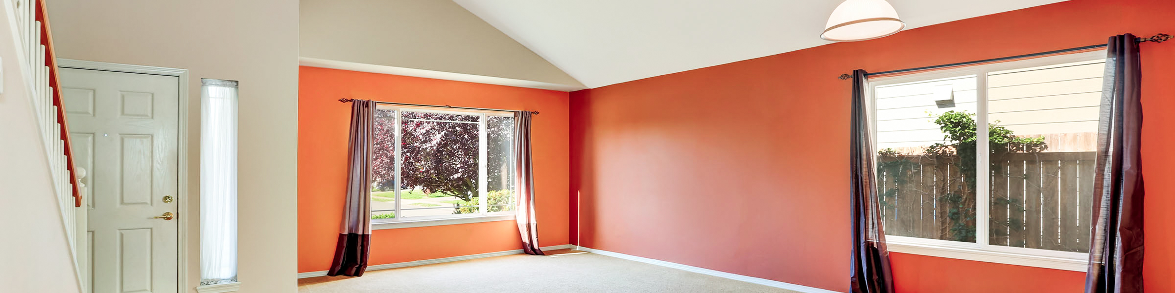 Voorbeeld van een pas behangen kamer